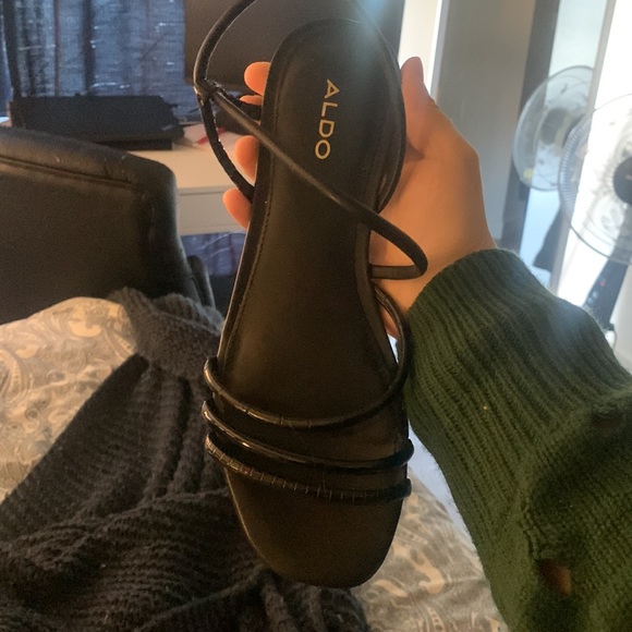 Chic sandals - Picture 3 of 3